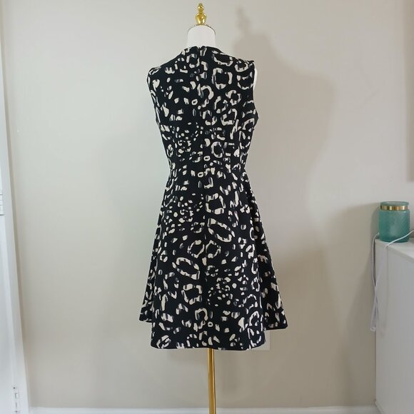 H&M Fit & Flare Dress Women’s Size 8 Black White Animal Print Sleeveless - Picture 3 of 4